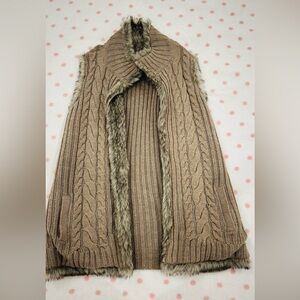 Vest perfect for fall   With faux fur inside can be reversible